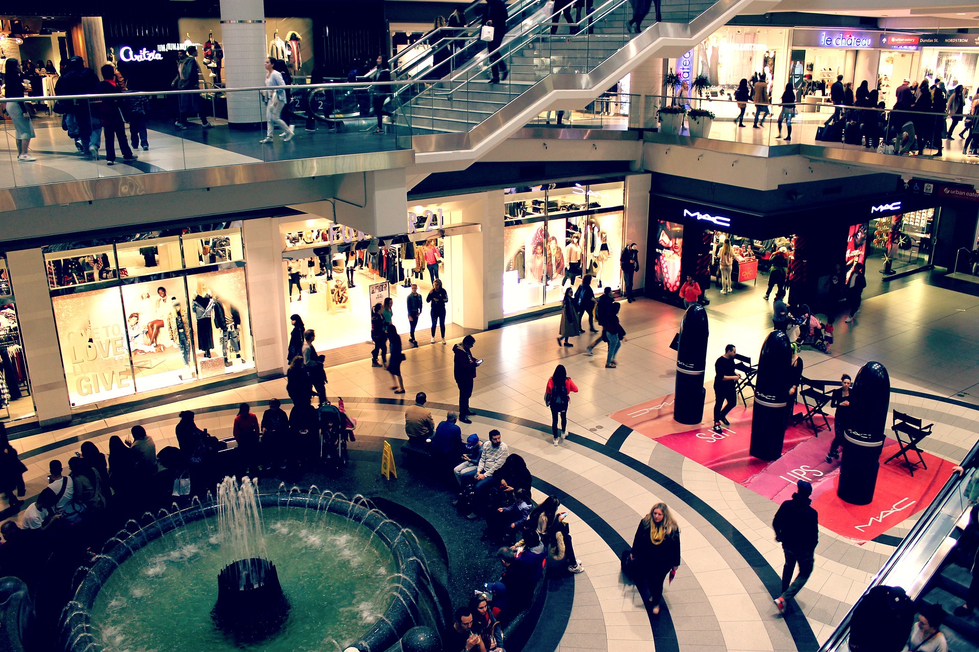 Connected shopping malls to compete with online shopping