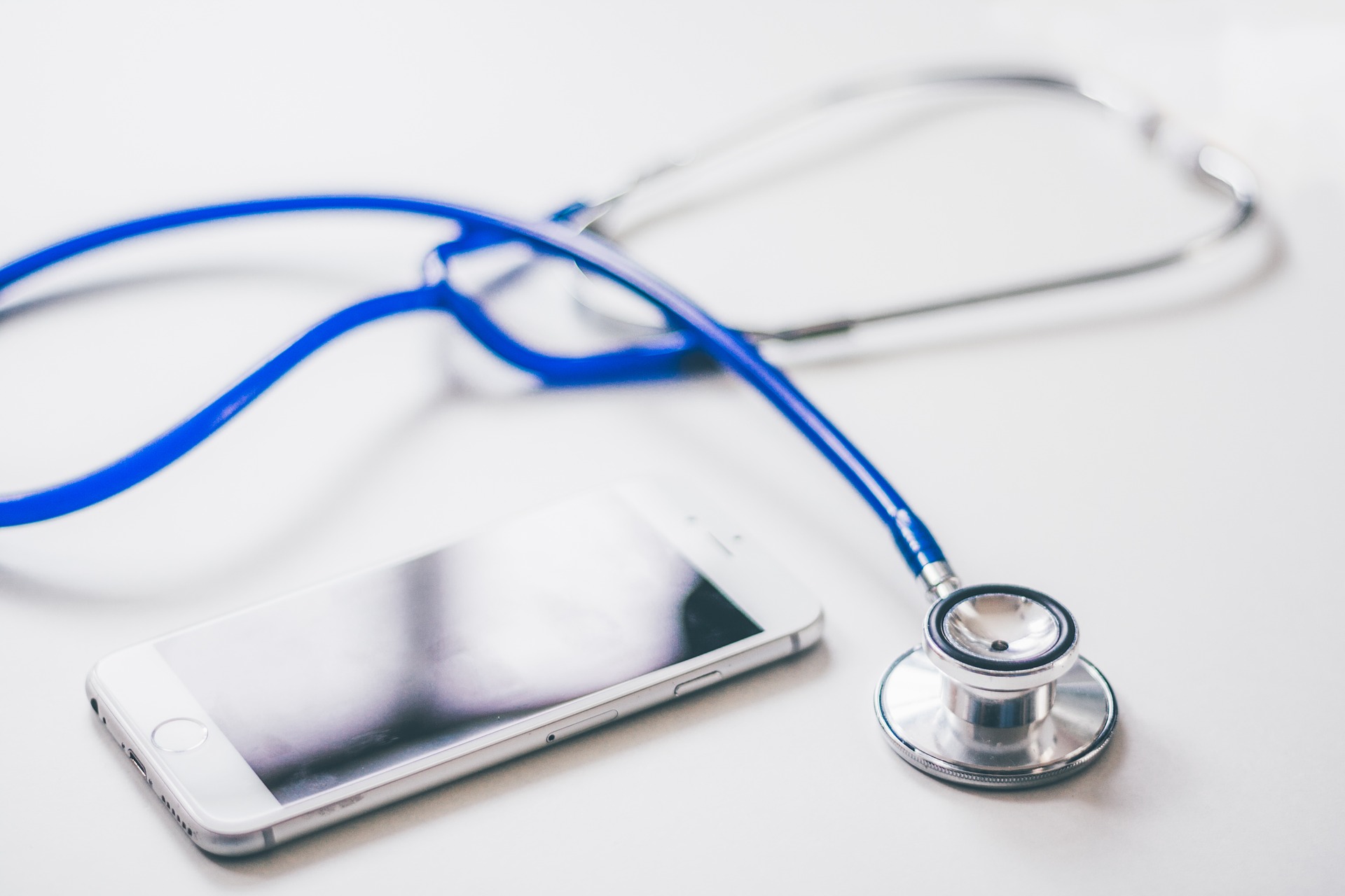 NHS offering GP consultations via smartphones